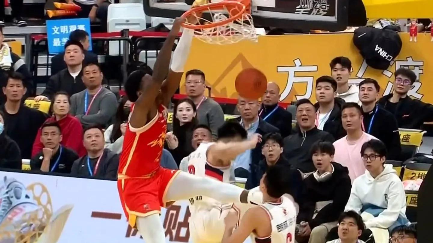 陈林坚发挥出色，率领广厦队获得关键胜利的简单介绍