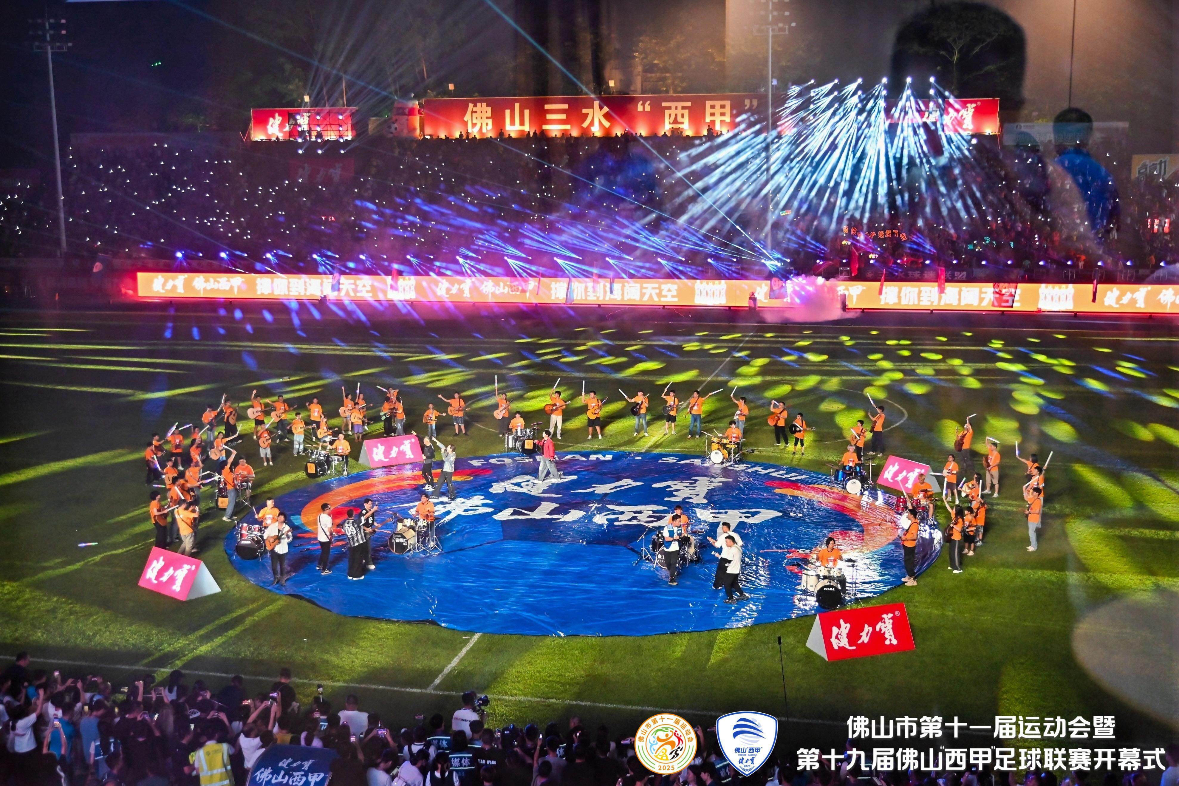 热闹的足球赛季中，场上激战连连